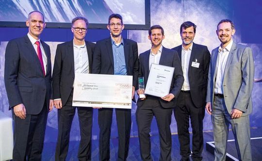 Der mit 5.000 € dotierte Fraunhofer Gründerpreis 2018 wird an Visometry überreicht (v.l.): Dr. Matthias Unbescheiden (Fraunhofer IGD), Dr. Andreas Olmes (High-Tech Gründerfonds), Dr. Harald Wuest und Jens Keil (Visometry) Michael Kuschel (Fraunhofer Venture) und Markus Weitzel (Fraunhofer Venture) Der mit 5.000 € dotierte Fraunhofer Gründerpreis 2018 wird an Visometry überreicht (v.l.): Dr. Matthias Unbescheiden (Fraunhofer IGD), Dr. Andreas Olmes (High-Tech Gründerfonds), Dr. Harald Wuest und Jens Keil (Visometry) Michael Kuschel (Fraunhofer Venture) und Markus Weitzel (Fraunhofer Venture)