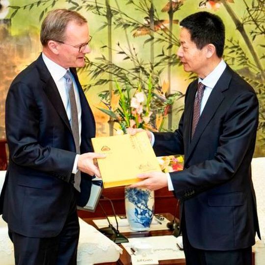 Representatives from Invista and the Shanghai Chemical Industry Park (SCIP) recently signed a memorandum of cooperation at a ceremony in Shanghai. Representatives from Invista and the Shanghai Chemical Industry Park (SCIP) recently signed a memorandum of cooperation at a ceremony in Shanghai.