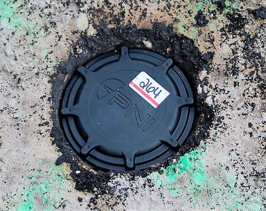 Im kanadischen Stratford sind PlacePods auf Parkplätzen in der Innenstadt sowie am Rathaus installiert, um den Autofahrern zu helfen, freie Parkplätze zu finden. Die Stadt verwendet dazu ein öffentliches LoRaWAN, in dem die Sensoren Daten mit Kanadas Open Data Exchange IoT-Programm austauschen. Im kanadischen Stratford sind PlacePods auf Parkplätzen in der Innenstadt sowie am Rathaus installiert, um den Autofahrern zu helfen, freie Parkplätze zu finden. Die Stadt verwendet dazu ein öffentliches LoRaWAN, in dem die Sensoren Daten mit Kanadas Open Data Exchange IoT-Programm austauschen.