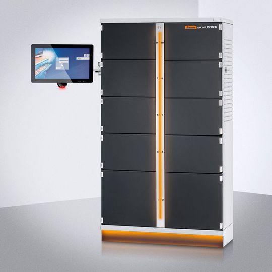 Das Warenausgabesystem Garant Tool24 Locker hat die Gestalt eines Spindschranks. Das Warenausgabesystem Garant Tool24 Locker hat die Gestalt eines Spindschranks.