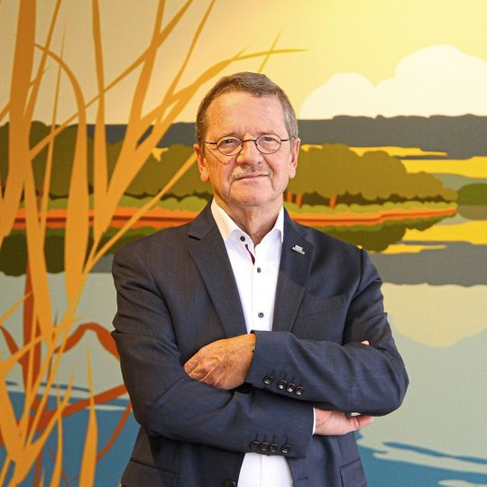 “We are proud that we are already able to show off a number of Industry 4.0 installations with prominent customers and strong partners that really highlight the opportunities and benefits of digitalization and networking.” Günther Lukassen, Managing director of Endress+Hauser Germany “We are proud that we are already able to show off a number of Industry 4.0 installations with prominent customers and strong partners that really highlight the opportunities and benefits of digitalization and networking.” Günther Lukassen, Managing director of Endress+Hauser Germany