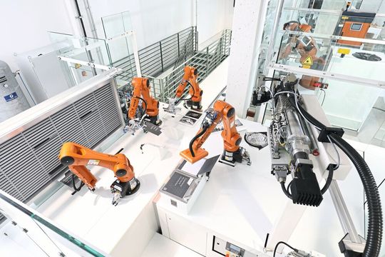 Roboter, Dienste, Maschinen und Softwareplattformen: Das sind die Bestandteile der Smart Factory as a Service. Und sie werden beliebig verknüpft.