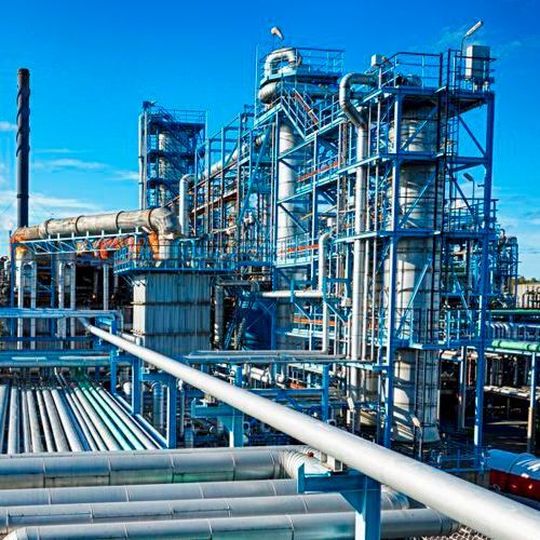 Starting in 2022, the modernised complex will produce Euro V products, with a 60 % increase in the refinery’s original capacity to 160,000 barrels per day of crude oil. Starting in 2022, the modernised complex will produce Euro V products, with a 60 % increase in the refinery’s original capacity to 160,000 barrels per day of crude oil.