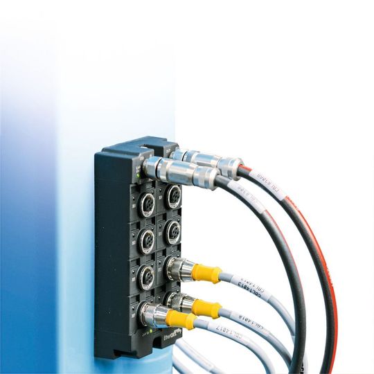 Die Zeit für die Verkabelung und Elektroinstallation konnte bei Genesis Systems dank PC-basierter Steuerungstechnik und Ethercat um 50 % reduziert werden. Die Zeit für die Verkabelung und Elektroinstallation konnte bei Genesis Systems dank PC-basierter Steuerungstechnik und Ethercat um 50 % reduziert werden.