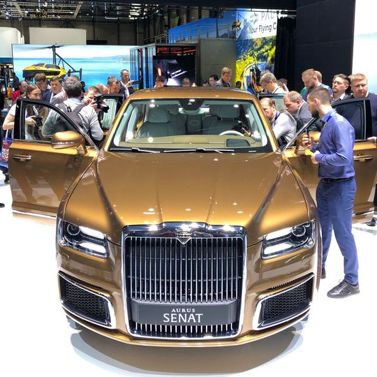 Mit Aurus ist in Genf ein neue Marke auf den Plan getreten. Der Senat basiert auf der neuen russischen Staatslimousine.