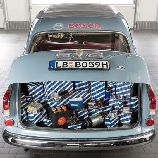 Bosch Classic hat sein Teileangebot um Scheinwerferreproduktionen erweitert. Bosch Classic hat sein Teileangebot um Scheinwerferreproduktionen erweitert.