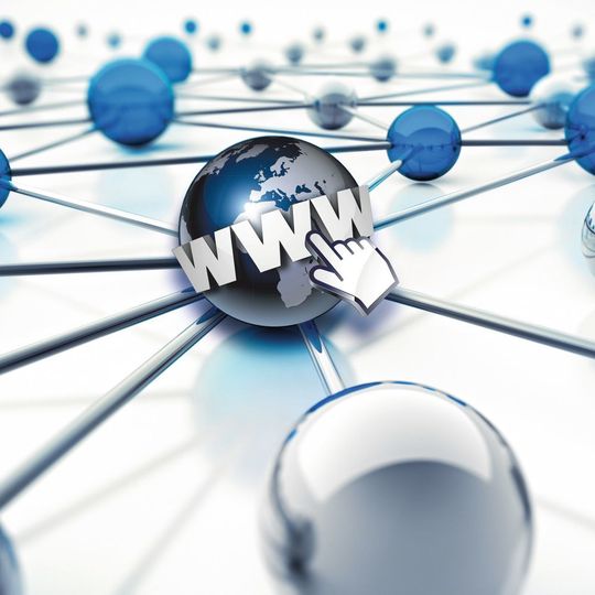 Erst mit der Erfindung des Word Wide Web vor 30 Jahren hat das Internet seinen Siegeszug über die gesamte Erde genommen. Erst mit der Erfindung des Word Wide Web vor 30 Jahren hat das Internet seinen Siegeszug über die gesamte Erde genommen.