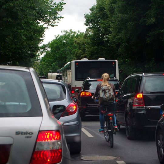 Stau und viele Verbrennungsmotoren: Geht es nach der WHO, wird der Grenzwert für die Stickoxid-Belastung weiter gesenkt. Stau und viele Verbrennungsmotoren: Geht es nach der WHO, wird der Grenzwert für die Stickoxid-Belastung weiter gesenkt.