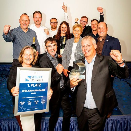 Im Jahr 2018 gewann Orth Automobile den Service Award. Und in diesem Jahr vielleicht Sie? Im Jahr 2018 gewann Orth Automobile den Service Award. Und in diesem Jahr vielleicht Sie?