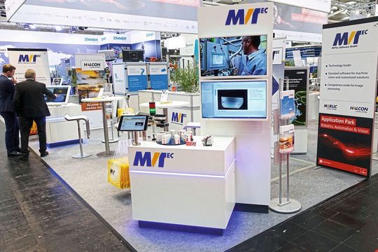 Bei der Live-Demo auf der Hannover Messe soll deutlich werden, wie die Software die schnelle Umrüstung auf andere Aufgaben der Bildverarbeitung ermöglicht und wie sich die Prozesse mit dem Wechsel einer Produktionslinie integrieren lassen. Bei der Live-Demo auf der Hannover Messe soll deutlich werden, wie die Software die schnelle Umrüstung auf andere Aufgaben der Bildverarbeitung ermöglicht und wie sich die Prozesse mit dem Wechsel einer Produktionslinie integrieren lassen.