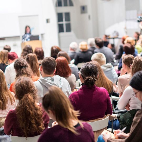 Die Cranfield University bietet akademische Kurse außerhalb ihres Heimatlandes Großbritannien an. Die Cranfield University bietet akademische Kurse außerhalb ihres Heimatlandes Großbritannien an.