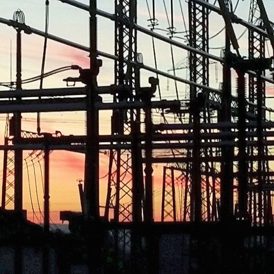 Die neue Umspannanlage von Amprion bei Lambsheim dient dem Abtransport der Windenergie über das Höchstspannungsnetz und sorgt für mehr Flexibilität in der Netzführung, da ein netztechnischer Knotenpunkt entlastet wird. Die neue Umspannanlage von Amprion bei Lambsheim dient dem Abtransport der Windenergie über das Höchstspannungsnetz und sorgt für mehr Flexibilität in der Netzführung, da ein netztechnischer Knotenpunkt entlastet wird.