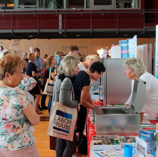 Die LAB-SUPPLY ist stets Treffpunkt für Anwender aus der Laborbranche. Hier eine Impression der LAB-SUPPLY 2018 in Dresden. Die LAB-SUPPLY ist stets Treffpunkt für Anwender aus der Laborbranche. Hier eine Impression der LAB-SUPPLY 2018 in Dresden.