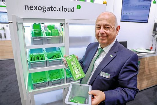 „Der Murrelektronik-Cloud-Dienst hebt Service-Möglichkeiten auf eine andere Ebene und erweitert das Monitoring in verschiedenen Bereichen“, sagt Wolfgang Wiedemann, Head of Application & Sales Consulting bei Murrelektronik.