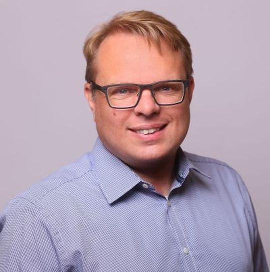 Plädiert für mehr Weitsicht: Bouke Stoffelsma ist Vorstand der HAUSHELD AG, die mit ihrer Lösung die Digitalisierung der Energiewende mit intelligenten Stromzählern voranbringen möchte. Plädiert für mehr Weitsicht: Bouke Stoffelsma ist Vorstand der HAUSHELD AG, die mit ihrer Lösung die Digitalisierung der Energiewende mit intelligenten Stromzählern voranbringen möchte.