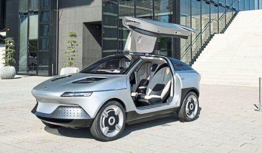 Das elektrisch angetriebene Konzeptfahrzeug AKXY enthält 36 Asahi Kasei Produkte und Technologien, darunter eine Fahrererkennungstechnologie zur Unterstützung des sicheren Fahrens, Fasermaterialien und ein Kommunikationssystem zur Verbesserung des Innenraumkomforts sowie Hochleistungspolymere zur Reduzierung der Umweltbelastung. Das elektrisch angetriebene Konzeptfahrzeug AKXY enthält 36 Asahi Kasei Produkte und Technologien, darunter eine Fahrererkennungstechnologie zur Unterstützung des sicheren Fahrens, Fasermaterialien und ein Kommunikationssystem zur Verbesserung des Innenraumkomforts sowie Hochleistungspolymere zur Reduzierung der Umweltbelastung.