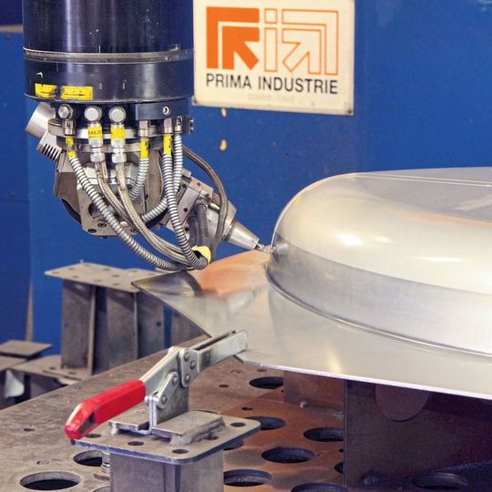 Alleinstellung: 3D-Laserschneiden sorgt für eine Vielzahl an Aufträgen aus der Industrie, der Möbel-, der Bau- und der Gartenbaubranche Alleinstellung: 3D-Laserschneiden sorgt für eine Vielzahl an Aufträgen aus der Industrie, der Möbel-, der Bau- und der Gartenbaubranche