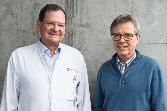 Thomas Münzel (l.), Professor an der Universitätsmedizin Mainz, und Jos Lelieveld, Direktor am Max-Planck-Institut für Chemie, haben ermittelt, dass Luftverschmutzung die durchschnittliche Lebenserwartung der Europäer um rund zwei Jahre verringert.