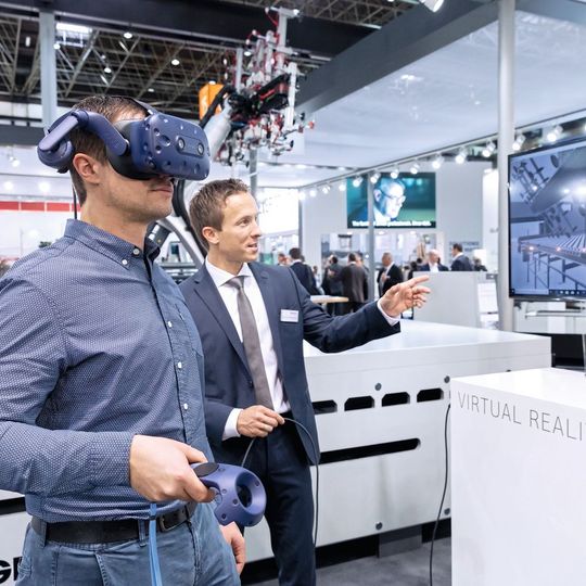 Virtual Realitiy unterstützt bei der Wartung von Maschinen und Anlagen. Virtual Realitiy unterstützt bei der Wartung von Maschinen und Anlagen.