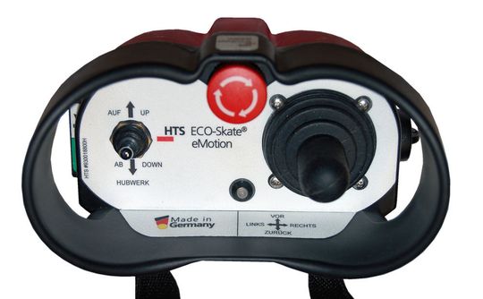 Funkfernbedienung für die Transporfahrwerke der „ECO-Skate-eMotion“-Serie.