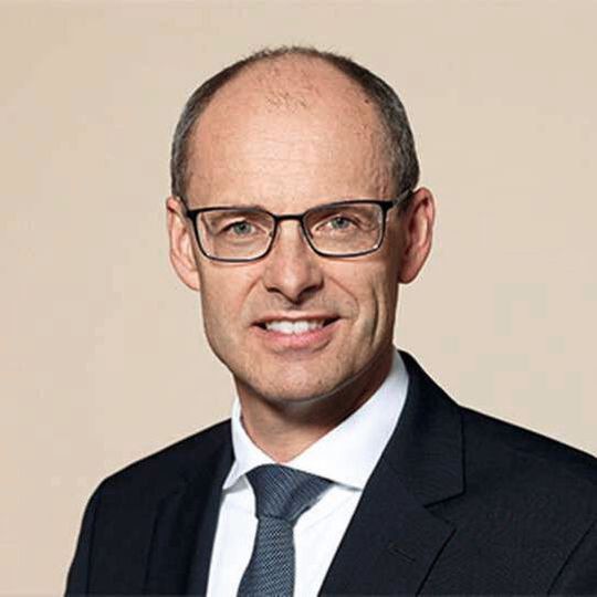 Dr. Ulrich Hauck wird die Position des Chief Financial Officers (CFO) der STS Group von Stephan Vrublovsky übernehmen, der den Aufsichtsrat gebeten hat, seinen regulär auslaufenden Vertrag aus persönlichen Gründen nicht zu verlängern. Dr. Ulrich Hauck wird die Position des Chief Financial Officers (CFO) der STS Group von Stephan Vrublovsky übernehmen, der den Aufsichtsrat gebeten hat, seinen regulär auslaufenden Vertrag aus persönlichen Gründen nicht zu verlängern.