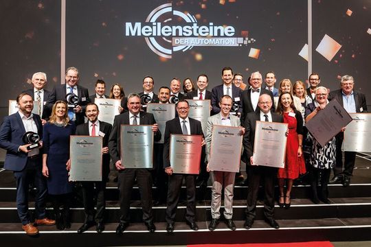 Die zwölf geehrten Unternehmen auf der Jubiläumsgala 100 Jahre elektrotechnik AUTOMATISIERUNG.