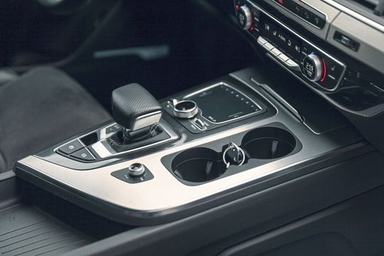 Fahrzeuginnenraumteile mit Soft-Touch-Haptik Fahrzeuginnenraumteile mit Soft-Touch-Haptik