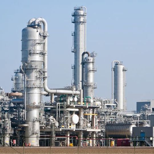 The plant had an unusually fast schedule from design to operation, with startup occurring just 17 months after initial design. The plant had an unusually fast schedule from design to operation, with startup occurring just 17 months after initial design.