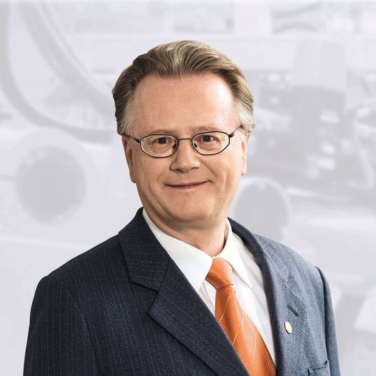Andreas Lapp,Vorstandsvorsitzender der Lapp Holding AG und Vorstand für Marketing und Vertrieb: „Vorausgesetzt, dass es nicht zu einer wesentlichen Verschlechterung der weltweiten Konjunktur kommt, rechnen wir auch fürs laufende Geschäftsjahr mit einem weiteren Wachstum.“ Andreas Lapp,Vorstandsvorsitzender der Lapp Holding AG und Vorstand für Marketing und Vertrieb: „Vorausgesetzt, dass es nicht zu einer wesentlichen Verschlechterung der weltweiten Konjunktur kommt, rechnen wir auch fürs laufende Geschäftsjahr mit einem weiteren Wachstum.“