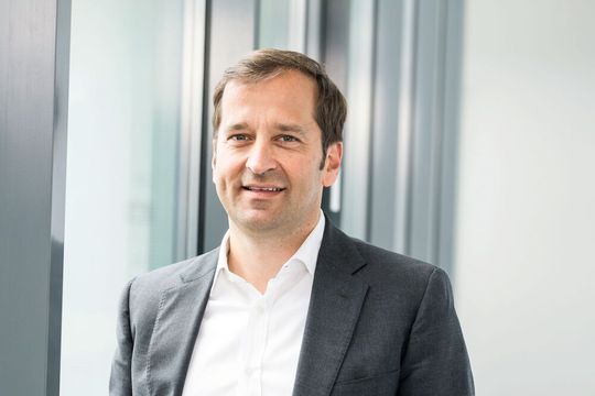 Christian Söhner, Global Vertical Manager Medical bei Alltec | Foba Laser Marking + Engraving: „Wir haben aus der Medizintechnik und für die Medizintechnik eine patentierte Neuheit auf der T4M vorzustellen. Foba Mosaic ermöglicht das UDI-Lasermarkieren ohne Aufnahme bzw. Haltevorrichtung.“ Christian Söhner, Global Vertical Manager Medical bei Alltec | Foba Laser Marking + Engraving: „Wir haben aus der Medizintechnik und für die Medizintechnik eine patentierte Neuheit auf der T4M vorzustellen. Foba Mosaic ermöglicht das UDI-Lasermarkieren ohne Aufnahme bzw. Haltevorrichtung.“
