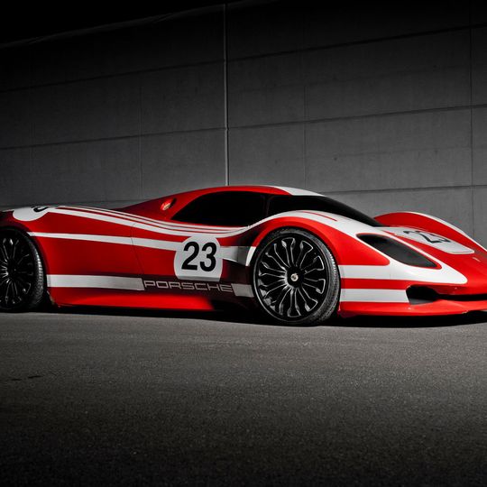 Zum ersten Mal präsentiert das Porsche Museum im Rahmen seiner 917-Sonderausstellung eine Designstudie des Rennwagens als Hommage an den ersten Le Mans Sieger von 1970. Zum ersten Mal präsentiert das Porsche Museum im Rahmen seiner 917-Sonderausstellung eine Designstudie des Rennwagens als Hommage an den ersten Le Mans Sieger von 1970.