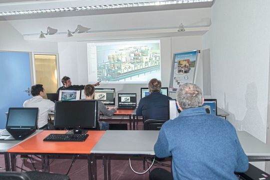 De très nombreux cours sont donnés dans les multiples centres de formations de Mensch und Maschine en Suisse. De très nombreux cours sont donnés dans les multiples centres de formations de Mensch und Maschine en Suisse.