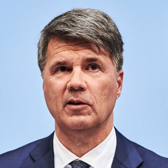 BMW-Chef Harald Krüger hat sich in der Elektromobilität für Technologieoffenheit ausgesprochen. BMW-Chef Harald Krüger hat sich in der Elektromobilität für Technologieoffenheit ausgesprochen.