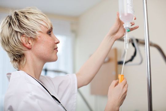 Transparenz ist bei Tropfkammern eine der Schlüsselanforderungen, damit eine einwandfreie optische Kontrolle der Tropfenfolge und eine schnelle und leichte Einstellung des Flüssigkeitsspiegels gewährleistet sind. Transparenz ist bei Tropfkammern eine der Schlüsselanforderungen, damit eine einwandfreie optische Kontrolle der Tropfenfolge und eine schnelle und leichte Einstellung des Flüssigkeitsspiegels gewährleistet sind.