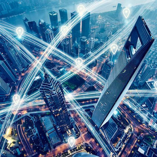 Als zentrales Element des digitalen Wandels steht Künstliche Intelligenz (KI) im Fokus zahlreicher innovativer Lösungen für die Wirtschaft. Als zentrales Element des digitalen Wandels steht Künstliche Intelligenz (KI) im Fokus zahlreicher innovativer Lösungen für die Wirtschaft.