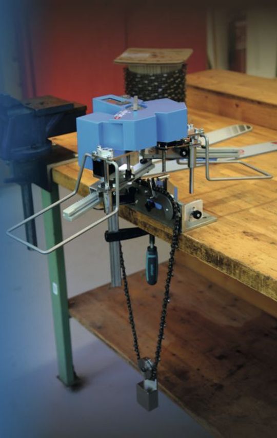 Une solution unique au monde pour le réaffutage des chaînes de tronçonneuses. Une solution unique au monde pour le réaffutage des chaînes de tronçonneuses.