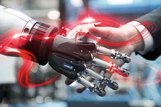 Main dans la main avec la robotique tel est l'image que la foire de Hanovre désire répandre. Main dans la main avec la robotique tel est l'image que la foire de Hanovre désire répandre.