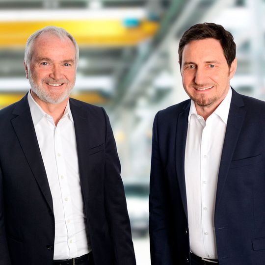 Markus Ehl (links) und Renato Ramella, Geschäftsführer der Doll Fahrzeugbau GmbH, rechnen mit einem erfolgreichen 2019. Markus Ehl (links) und Renato Ramella, Geschäftsführer der Doll Fahrzeugbau GmbH, rechnen mit einem erfolgreichen 2019.