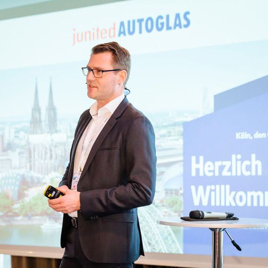 Junited-Geschäftsführer Tobias Plester möchte die Transparenz und Zusammenarbeit mit den Kunden stärken und die Service- und Vertriebsleistungen weiter ausbauen. Junited-Geschäftsführer Tobias Plester möchte die Transparenz und Zusammenarbeit mit den Kunden stärken und die Service- und Vertriebsleistungen weiter ausbauen.