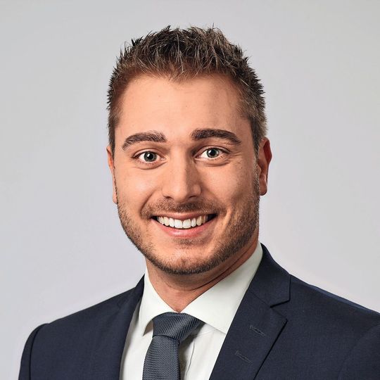 Andreas Faath leitet das Themenfeld Interoperabilität mit OPC UA. Des Weiteren koordiniert er die Umsetzung der OPC UA Standardisierung im VDMA. Andreas Faath ist Experte für Fragen rund um Industrie-4.0-Standardisierung und Prozesse im Rahmen der semantischen Erarbeitung von OPC UA Companion Specifications im VDMA. Er ist zudem Marketing Representative des VDMA bei der OPC Foundation und Mitglied des OPC Foundation Technical Advisory Council (TAC). Andreas Faath leitet das Themenfeld Interoperabilität mit OPC UA. Des Weiteren koordiniert er die Umsetzung der OPC UA Standardisierung im VDMA. Andreas Faath ist Experte für Fragen rund um Industrie-4.0-Standardisierung und Prozesse im Rahmen der semantischen Erarbeitung von OPC UA Companion Specifications im VDMA. Er ist zudem Marketing Representative des VDMA bei der OPC Foundation und Mitglied des OPC Foundation Technical Advisory Council (TAC).