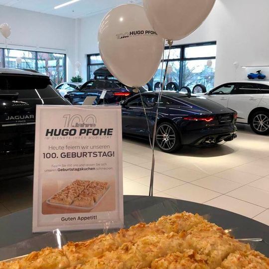 Zur 100. Geburtstag am 3. März lud das Mehrmarken-Autohaus Hugo Pfohe Mitarbeiter und Kunden zu Kaffee und Kuchen ein. Zur 100. Geburtstag am 3. März lud das Mehrmarken-Autohaus Hugo Pfohe Mitarbeiter und Kunden zu Kaffee und Kuchen ein.