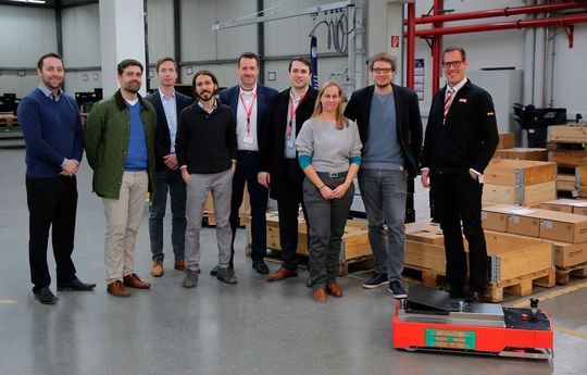 Blicken zufrieden auf drei Jahre Forschungsarbeit zurück: Das Projektteam mit Vertretern von Osram, KEB, Götting und Fraunhofer-IEM.