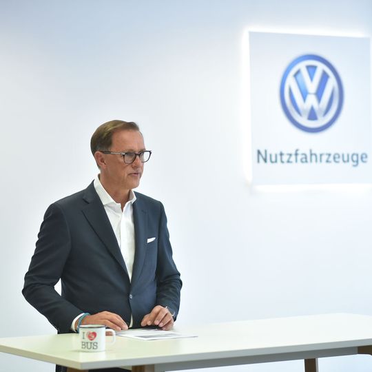 „Wir entwickeln uns vom reinen Autohersteller zum Mobilitätsanbieter“, sagt Volkswagen Nutzfahrzeuge-Chef Thomas Sedran. „Wir entwickeln uns vom reinen Autohersteller zum Mobilitätsanbieter“, sagt Volkswagen Nutzfahrzeuge-Chef Thomas Sedran.