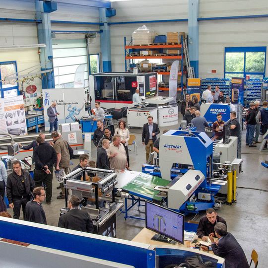 Boschert präsentiert sein Leistungsspektrum auf der Hausmesse. Boschert präsentiert sein Leistungsspektrum auf der Hausmesse.