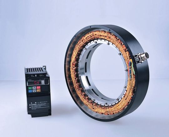 Der Abrollvorgang erfolgt auf integrierten Laufringen im Rahmen einer hochbelastbaren Vier-Punkt-Geometrie. Der Abrollvorgang erfolgt auf integrierten Laufringen im Rahmen einer hochbelastbaren Vier-Punkt-Geometrie.