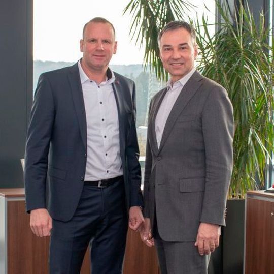 Ralf Siefen, Gründer und geschäftsführender Gesellschafter der Data Center Group (li.) und Gerd Simon, neuer Geschäftsführer der Data Center Group. Ralf Siefen, Gründer und geschäftsführender Gesellschafter der Data Center Group (li.) und Gerd Simon, neuer Geschäftsführer der Data Center Group.