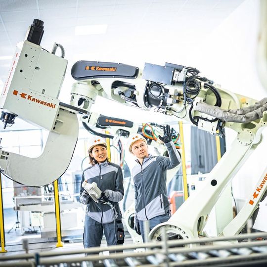 Kawasaki’s BX300L robot, specially developed for car bodywork assembly, moves a Kawasaki Motors
Ninja H2 through the air. Kawasaki’s BX300L robot, specially developed for car bodywork assembly, moves a Kawasaki Motors
Ninja H2 through the air.