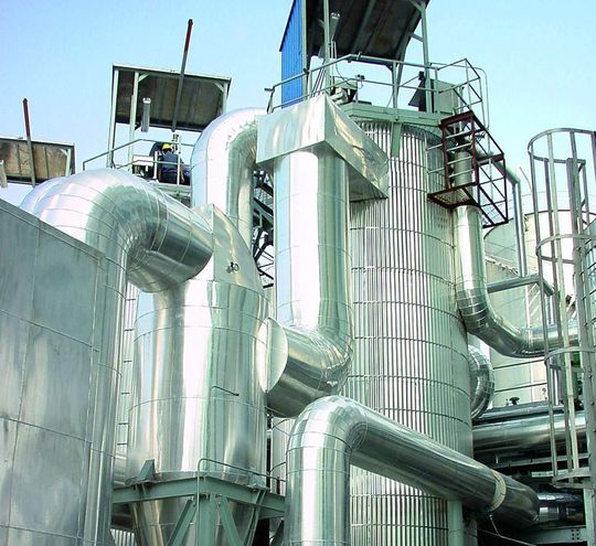 Der Thermalölherhitzer mit Luftvorwärmer von HTT energy systems arbeitet mit dem Lanxess-Wärmeträgeröl Diphyl THT bei einer Betriebstemperatur von 300 °C. Der Thermalölherhitzer mit Luftvorwärmer von HTT energy systems arbeitet mit dem Lanxess-Wärmeträgeröl Diphyl THT bei einer Betriebstemperatur von 300 °C.