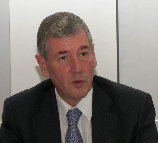 „Forschung ist die Umwandlung von Geld in Wissen, Innovation ist die Umwandlung von Wissen in Geld.“ Dr. Alfred Oberholz, Vorsitzender des Ausschusses Forschung, Wissenschaft und Bildung im VCI und Mitglied des Vorstandes bei Evonik Industries. „Forschung ist die Umwandlung von Geld in Wissen, Innovation ist die Umwandlung von Wissen in Geld.“ Dr. Alfred Oberholz, Vorsitzender des Ausschusses Forschung, Wissenschaft und Bildung im VCI und Mitglied des Vorstandes bei Evonik Industries.