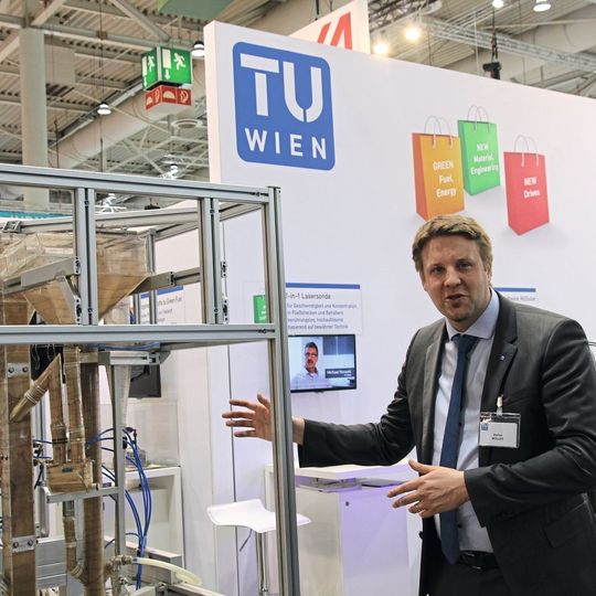 Dr. Stefan Müller von der TU Wien erklärt die Vorzüge einer flexiblen Produktion wertvoller Energieträger aus Abfall. Dr. Stefan Müller von der TU Wien erklärt die Vorzüge einer flexiblen Produktion wertvoller Energieträger aus Abfall.